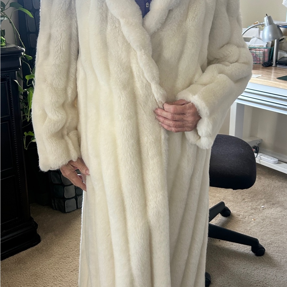 Vintage 1970’s Sasson Cream faux Fur Coat